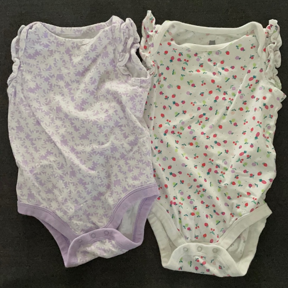 Baby gap onesies